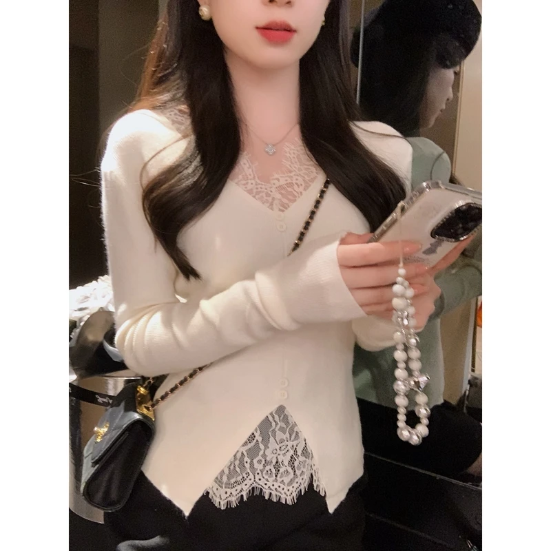 蕾丝拼接v领针织上衣女2024秋季新款设计感温柔风修身别致打底衫