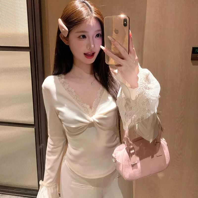 双面磨毛加厚～纯欲风V领扭结拼接蕾丝花边T恤修身喇叭袖打底衫