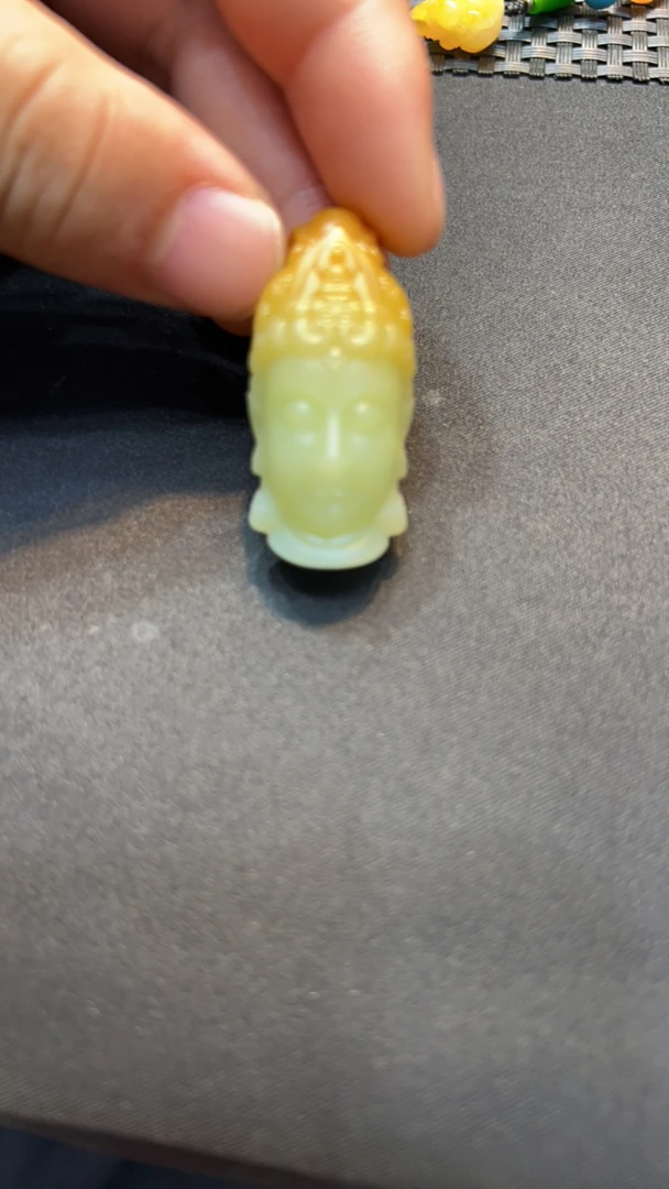 和田玉观音侯黄沁巧色巧雕