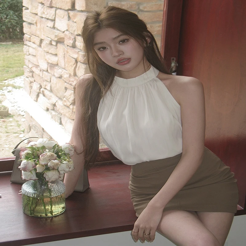 一字肩显瘦夏季挂脖复古无袖背心女法式气质性感露肩吊带短款白色