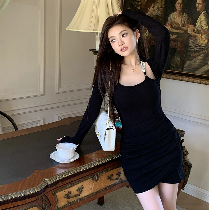 收腰裙子连衣裙显瘦气质长袖辣妹性感修身针织打底小黑裙包臂开叉