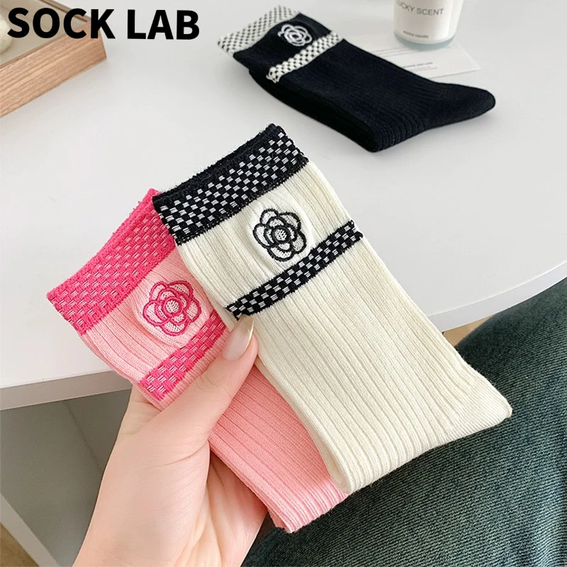 黑白轻奢时尚配饰女中筒袜潮流时尚ins风网红百搭条纹高筒潮袜