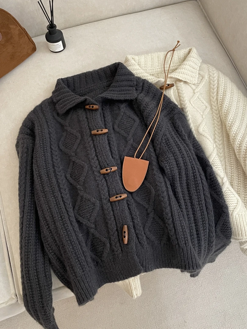 大妍【猪鼻扣】小个子秋冬新款韩系简约百搭重工麻花毛衣开衫8351