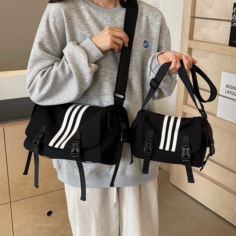 工装风2024年新款小众邮差包小号斜挎单肩包潮牌休闲百搭男女时尚