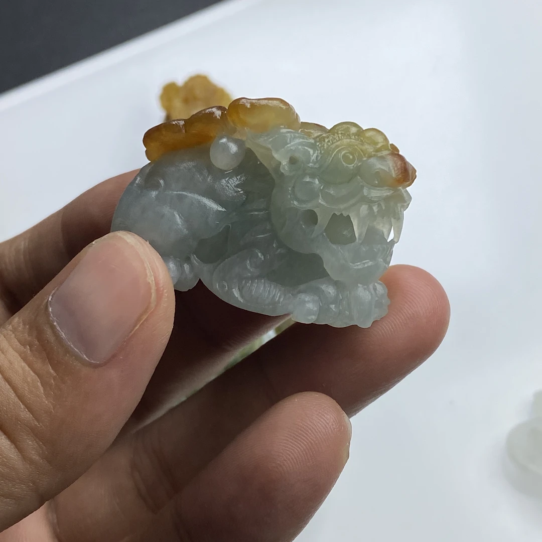 天然翡翠毛货大马坎水石料精工雕刻霸气红背嘴带珠子貔貅