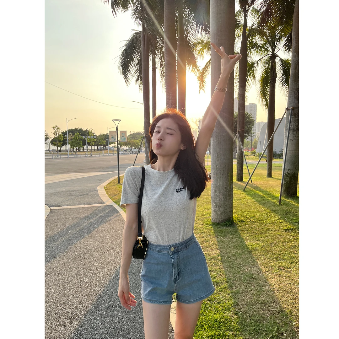 大丫  大长腿 高腰百搭显瘦纯色牛仔A字版短裤