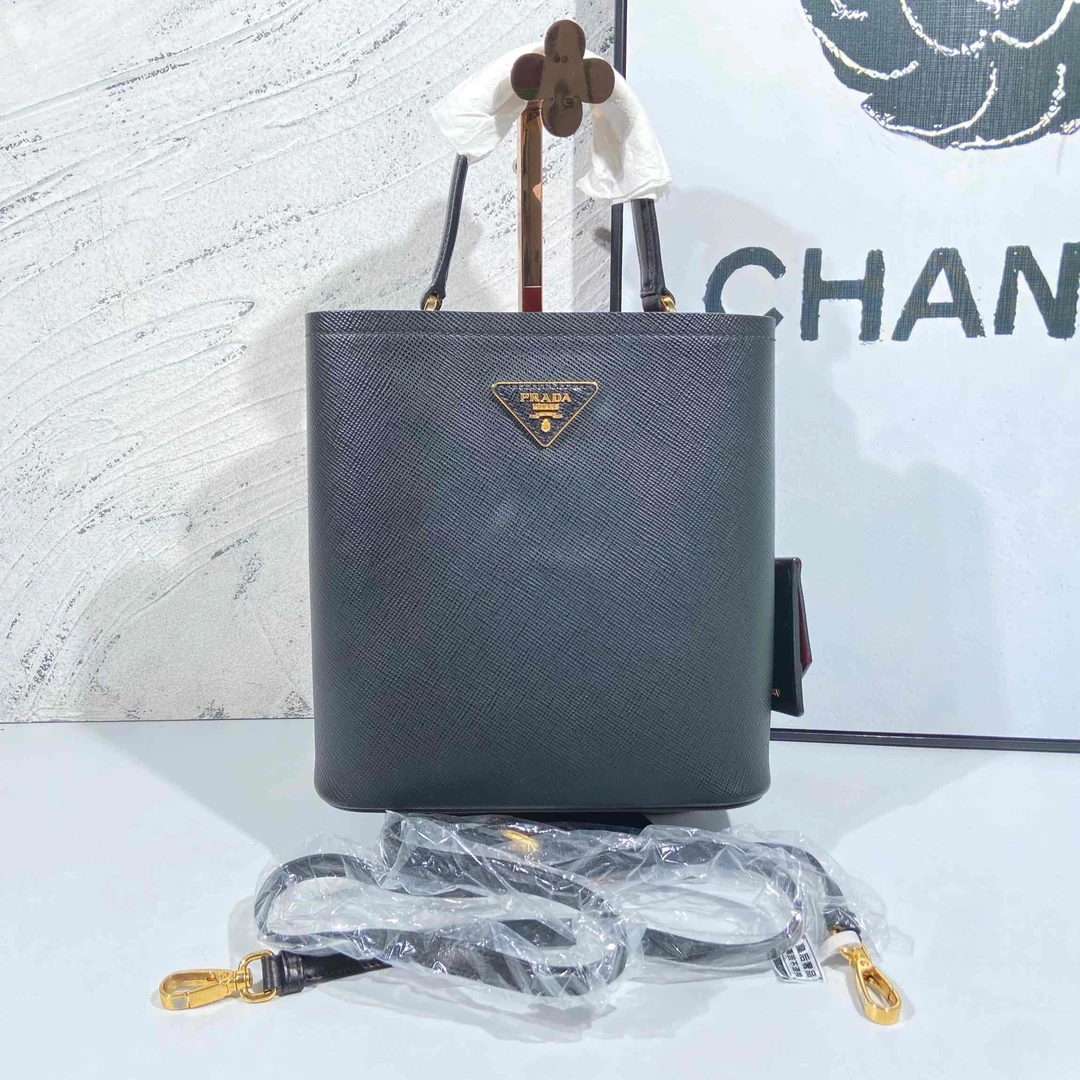 95新 Prada/普拉达 小野专属/95新/普拉达/单肩包/AK8146
