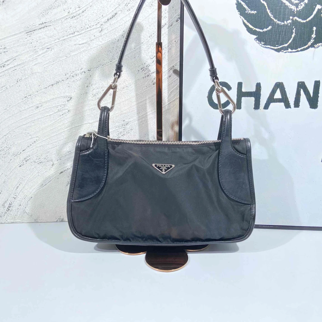 95新 Prada/普拉达 小野专属/95新/普拉达/单肩包/AK8141