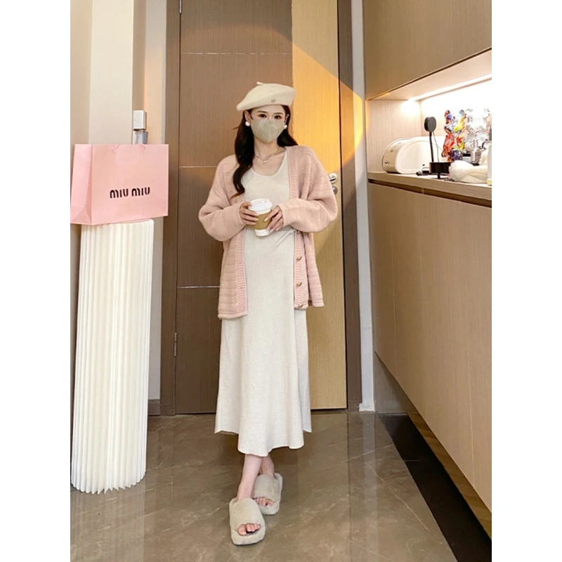 【厚乳茶派】孕妈秋款简约慵懒风毛衣开衫外套+扭结背心长裙7836