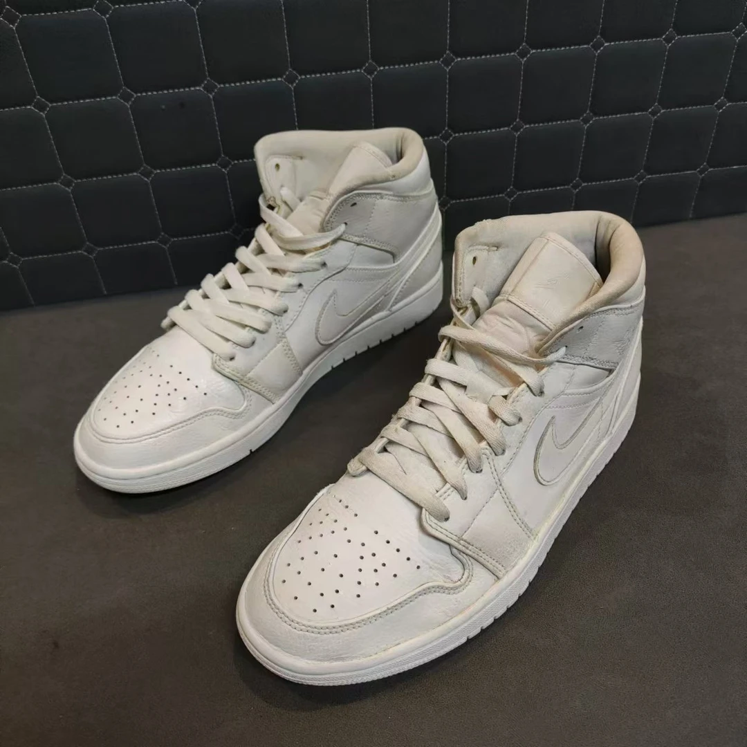 42码/90新/公价1429/AJ1 白 中帮/无原盒/潮鞋/运动鞋/球鞋