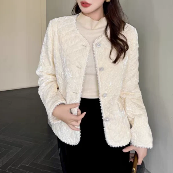 2024319气质名媛风珍珠溜边羽绒丝绒外套