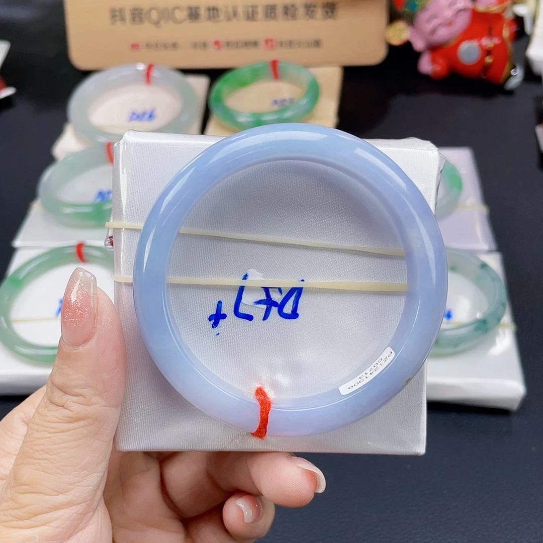 翡翠手镯未镶嵌小****蛰翡翠手镯