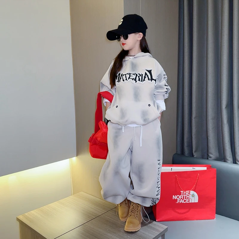 女童运动套装2025春秋新款复古涂鸦连帽卫衣中大童潮范休闲两件套
