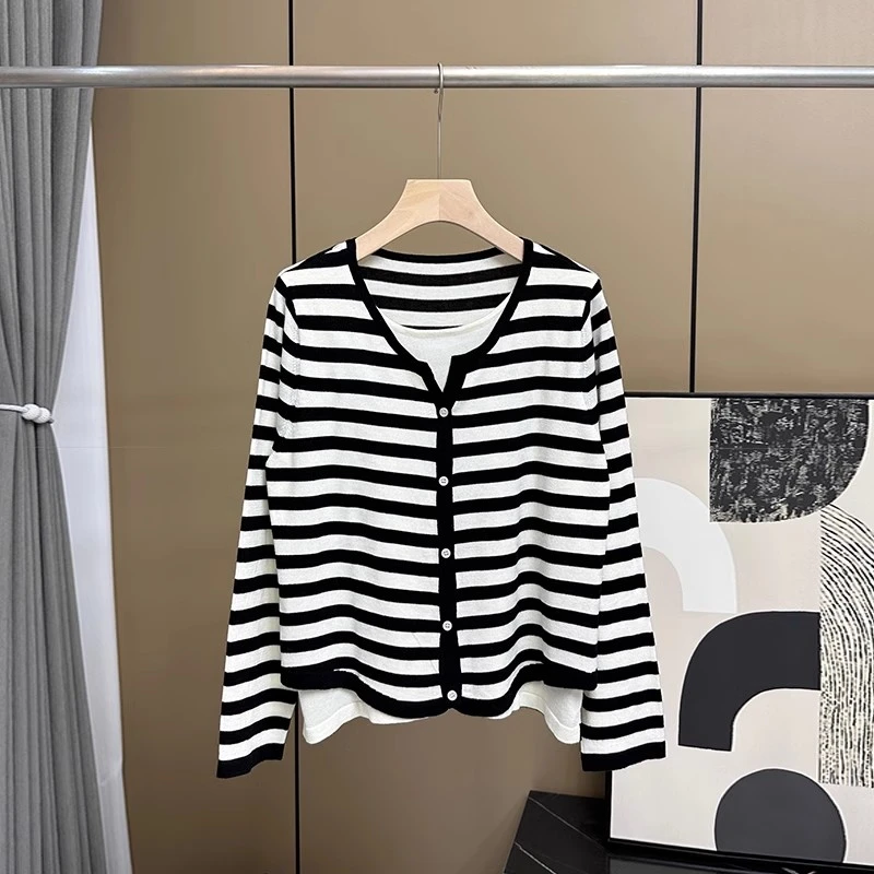 190 【唐唐加】假两件撞色条纹长袖针织衫女秋设计感薄款毛衣套头