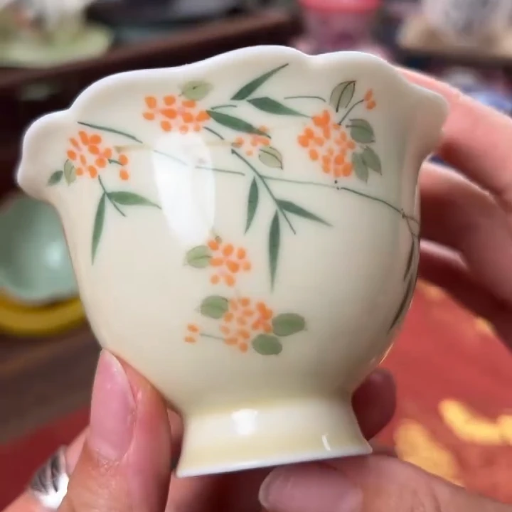 手绘粉彩桂竹高脚花口杯