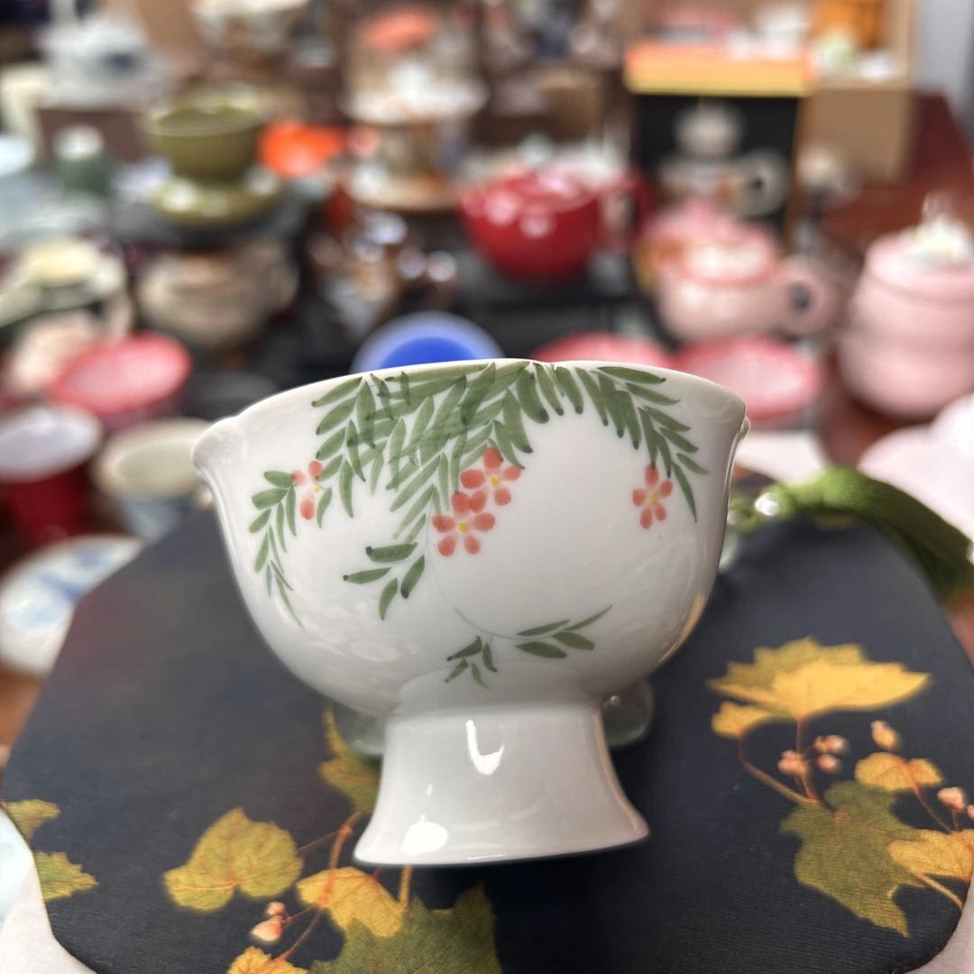 手绘柳叶高脚花口杯