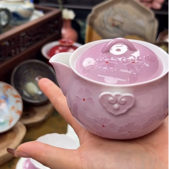 水粉手绘堆花手抓壶
