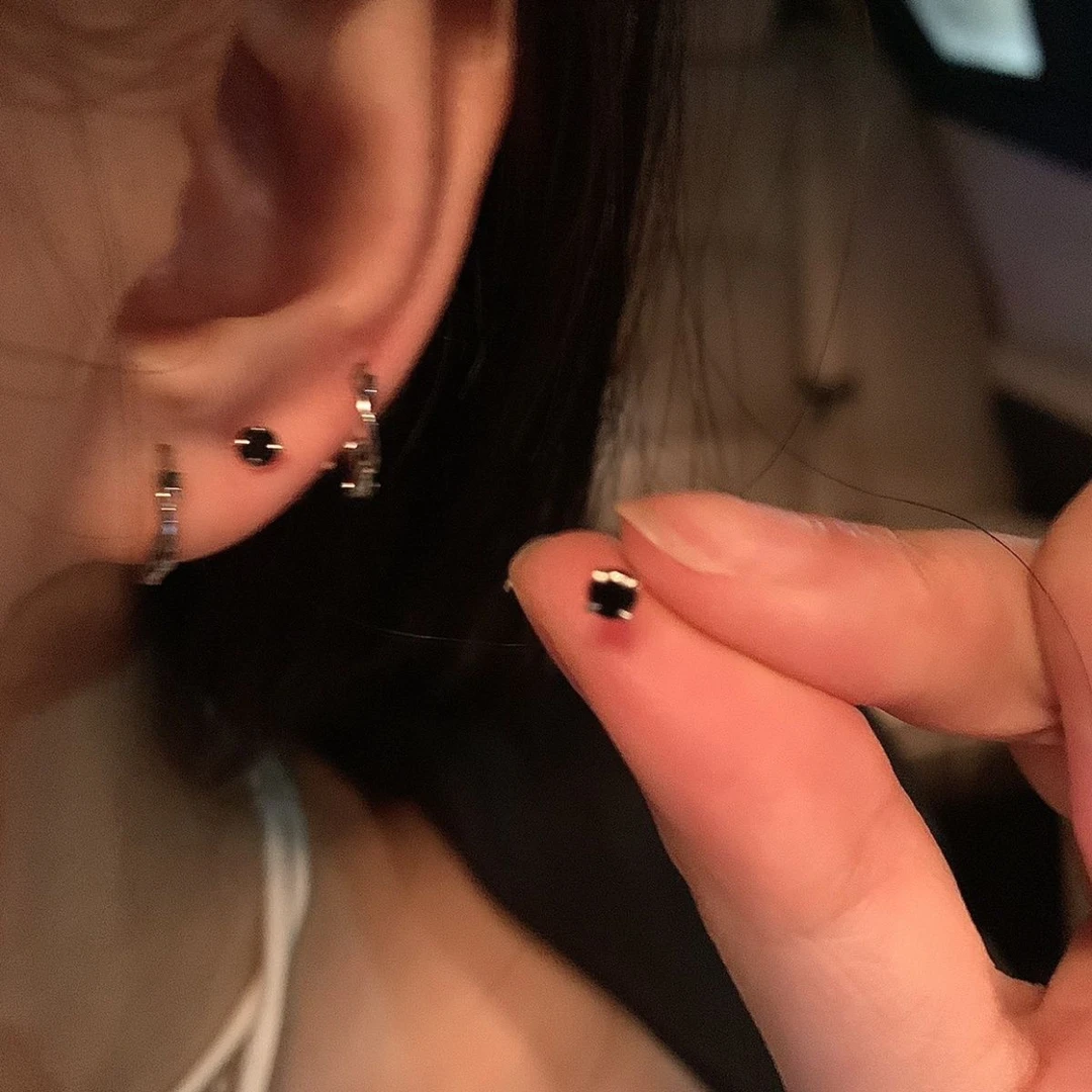 合金耳饰 四件套！小巧精致耳环轻奢小众高级感黑色百搭耳骨钉耳饰