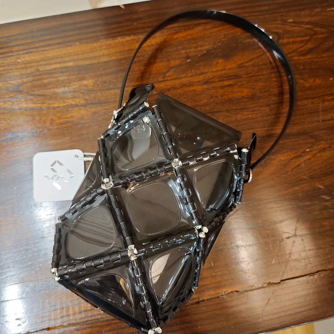 新款时尚高级菱格几何设计手提斜挎手机包MA4BBHZ0881