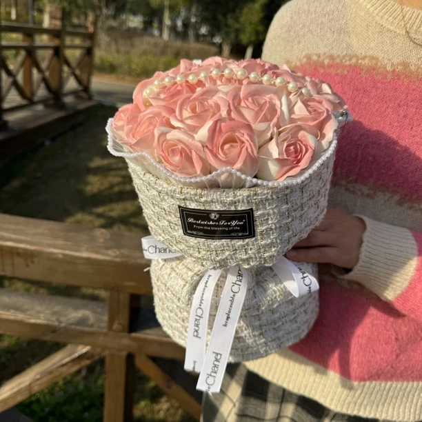 玫瑰花束520情人节礼物香皂花送男女友毕业季生日礼品小香风花