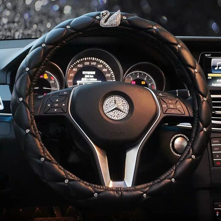 汽车方向盘套女士韩国可爱时尚镶钻四季通用型夏防滑透气皮革把套