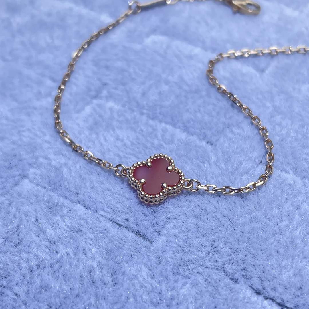 18k玫瑰金 精致迷你 9mm红玛瑙四叶草单花手链 时尚经典金手链