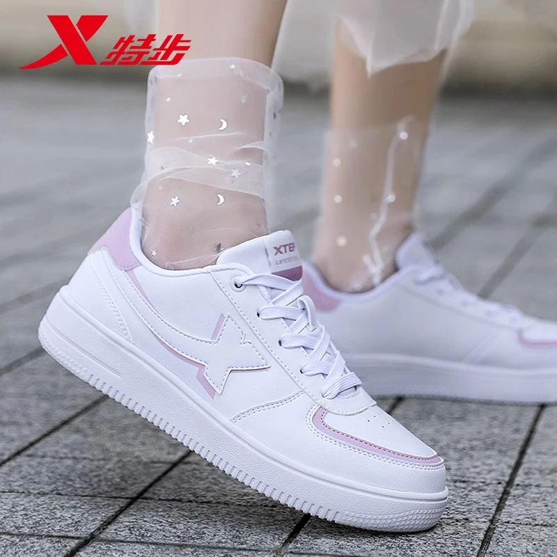 特步女鞋板鞋2025新款轻便小白鞋休闲鞋子潮正品冬季皮面运动鞋女