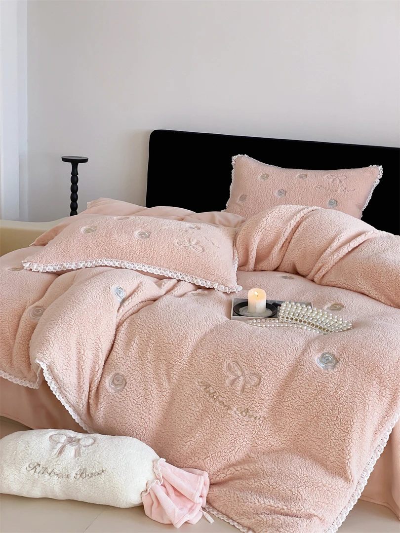 FRY 0381 新款仿羊羔绒牛奶绒绣花花边四件套 泡芙玫瑰-珍珠粉