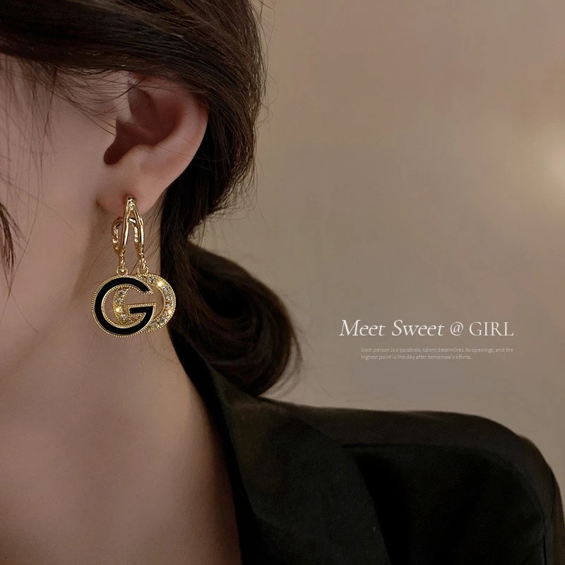 合金耳饰 时尚轻奢高级设计感耳坠气质百搭字母耳环小众简约饰品