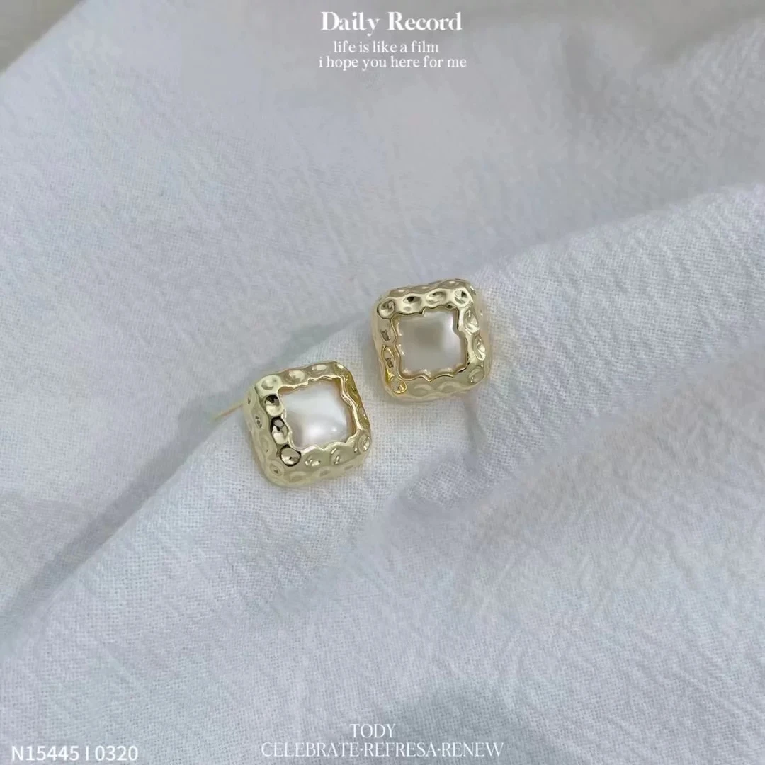 铜合金耳饰 新款法式复古金属几何方形耳环时尚百搭QC2445