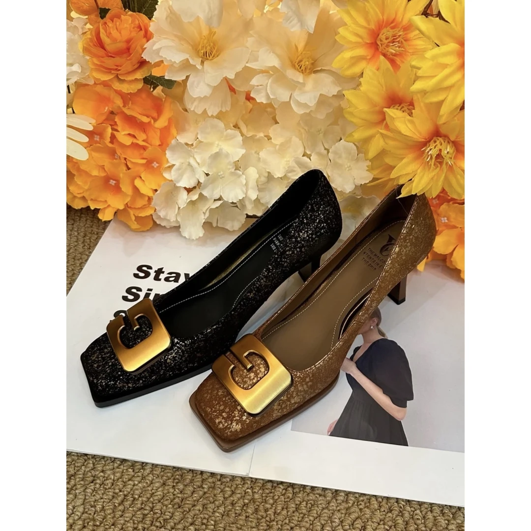 Van Gerch跟高4CM牛羊皮方头时尚金属扣低跟软面高级单鞋3323