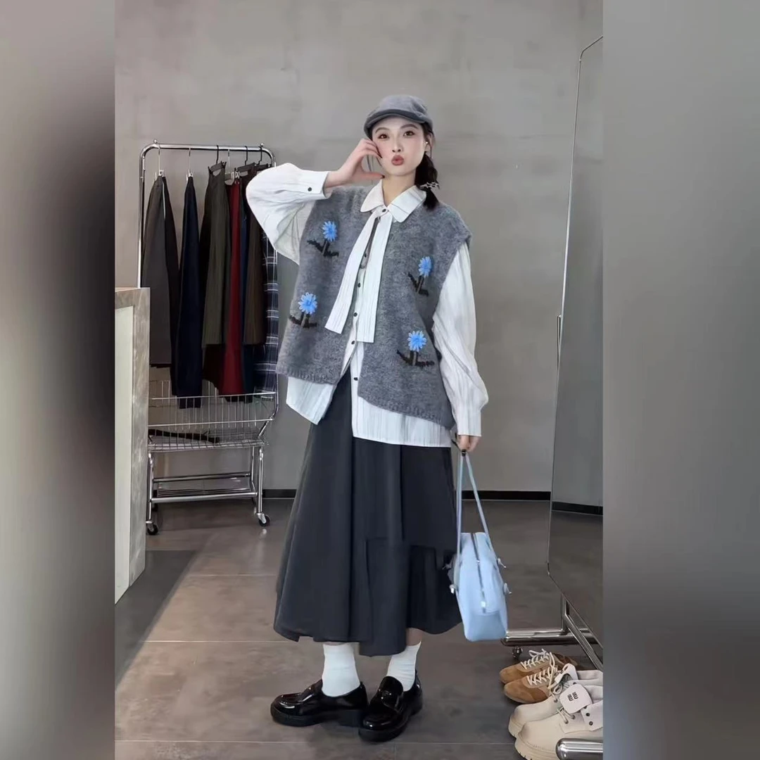 马甲【蓝莲花】秋季小众气质感蓝色吸睛刺绣马甲女