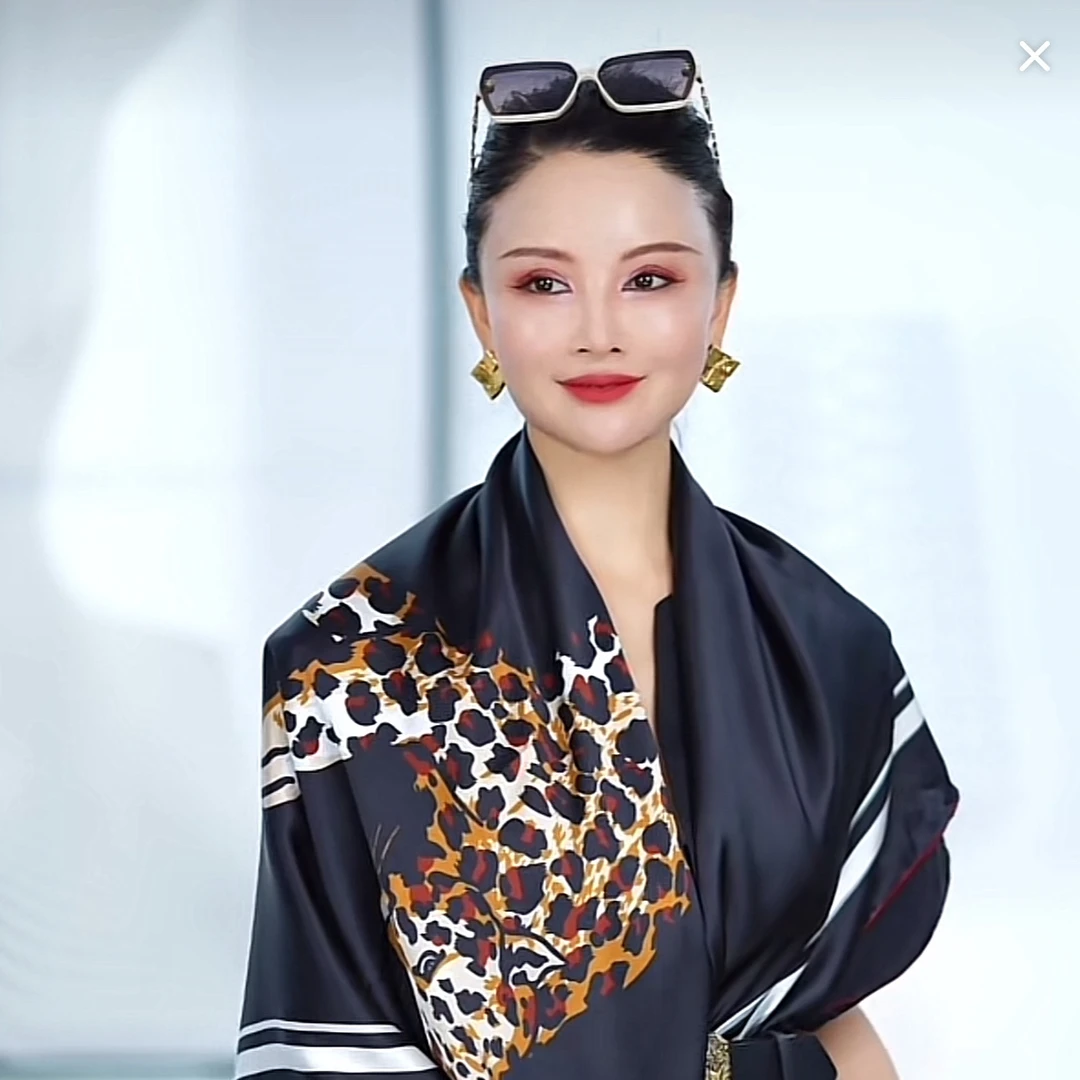 R.Z   桑蚕丝豹子黑金大方巾
