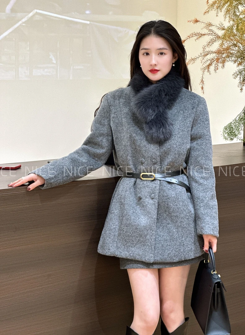 【NICE】年服必拍， 毛毛围脖，羽绒内胆收腰毛呢上衣