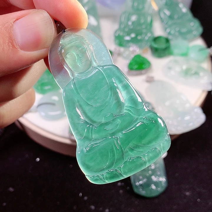 翡翠颈饰未镶嵌翡翠