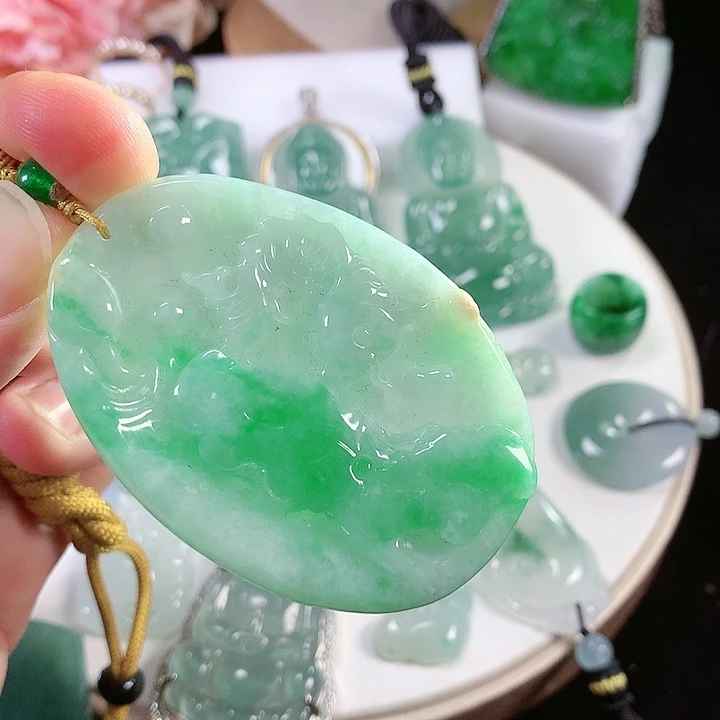 翡翠颈饰未镶嵌翡翠