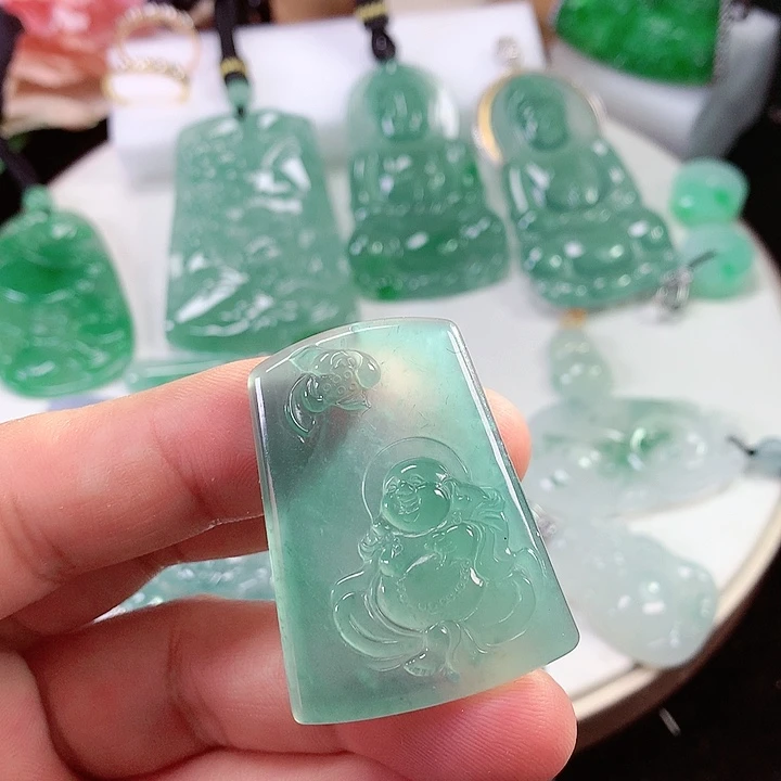 翡翠颈饰未镶嵌翡翠