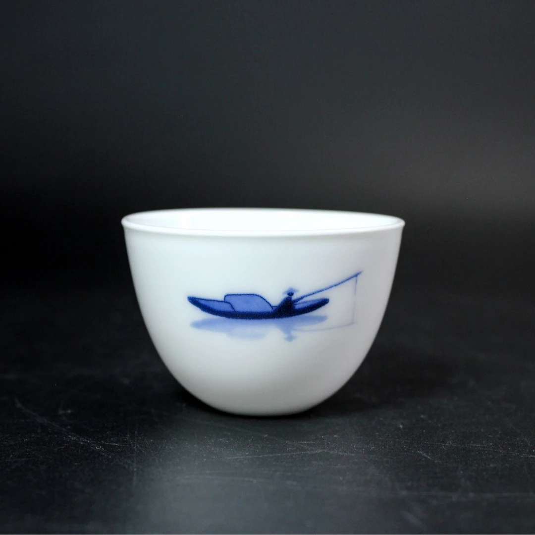 手工中式青花人物卧足杯