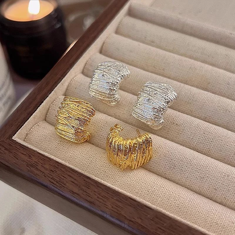 铜合金耳饰 法式金色耳钉女独特耳环小众设计高级感2023新款爆款