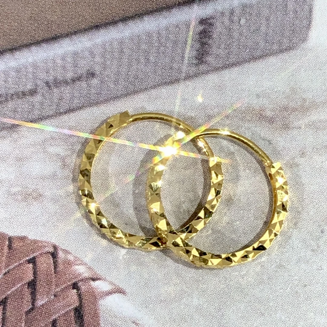 【春节礼物】18k金 | 卡加爆闪菱格车花耳扣 外径12mm 内径9.5mm