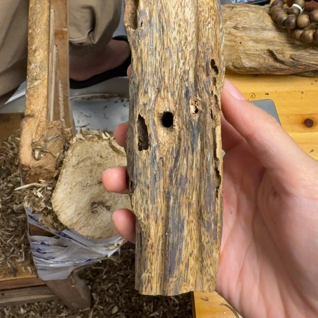 沉香蓝宝石品种块料49克