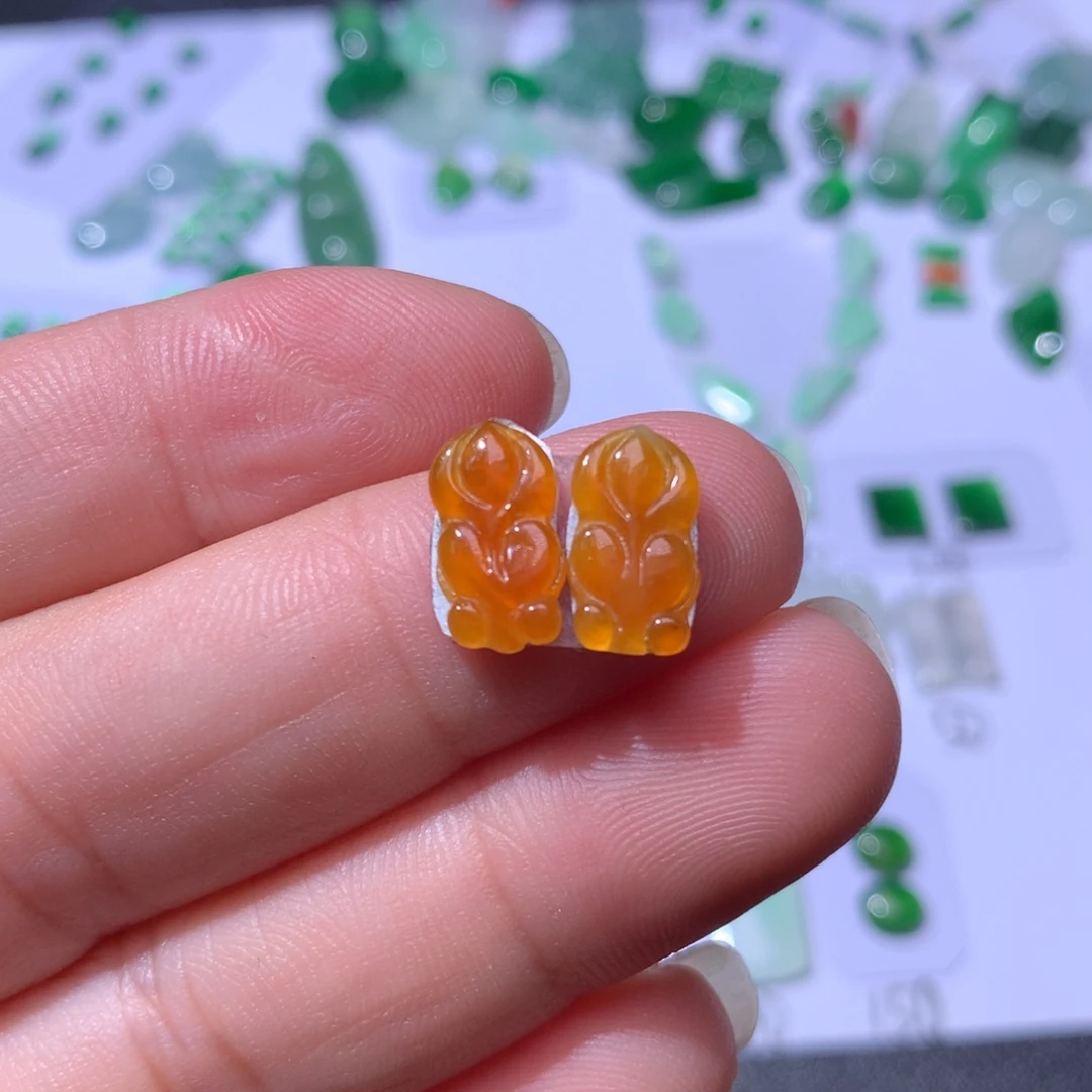 翡翠吊坠(不含链)未镶嵌金鱼