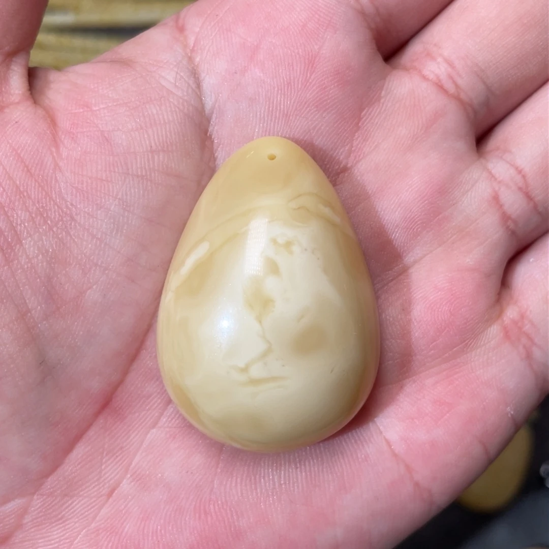 琥珀裸石未镶嵌蜜蜡吊坠