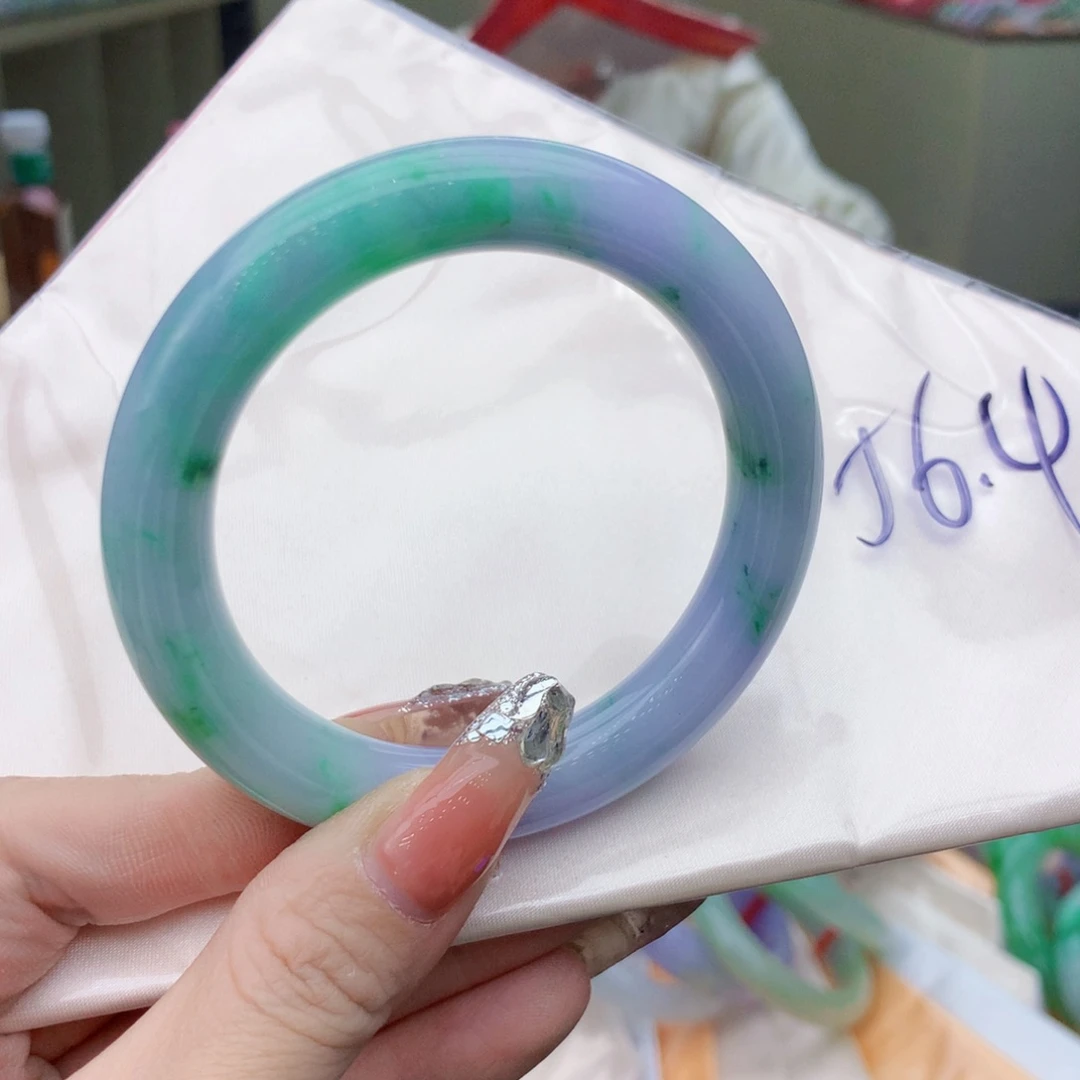 翡翠手镯未镶嵌翡翠手镯