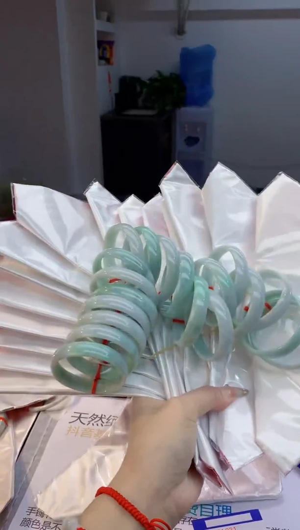 【闪购商品】翡翠手镯未镶嵌天然缅甸手镯多样性发货其一