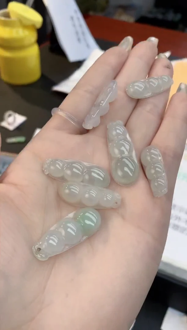 【闪购商品】翡翠手镯未镶嵌豆子多样性发货其一