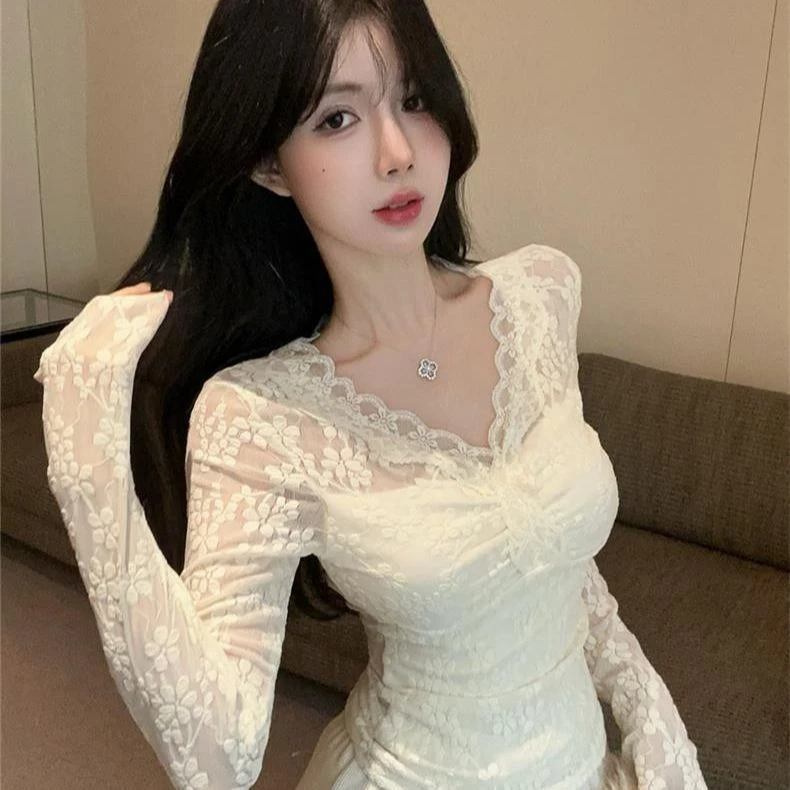 纯欲性感蕾丝花边V领镂空上衣女秋冬新款气质独特修身内搭长袖T恤