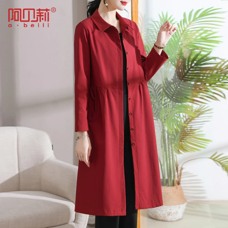 品牌高档妈妈秋装时尚休闲外套洋气中老年女春秋红色风衣长款大码