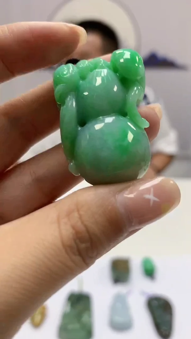 【闪购商品】定制翡翠未镶嵌4905ms-毛货104葫芦