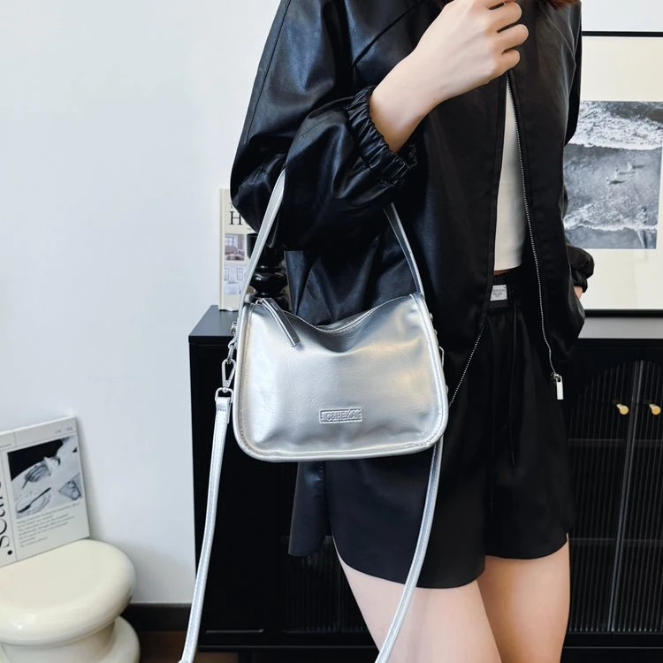 银色小众柔软手提链条小包包斜挎包2024新款潮时尚百搭简约小方包